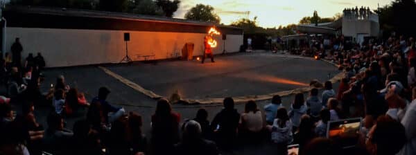 Spectacle de rue medieval dans un camping